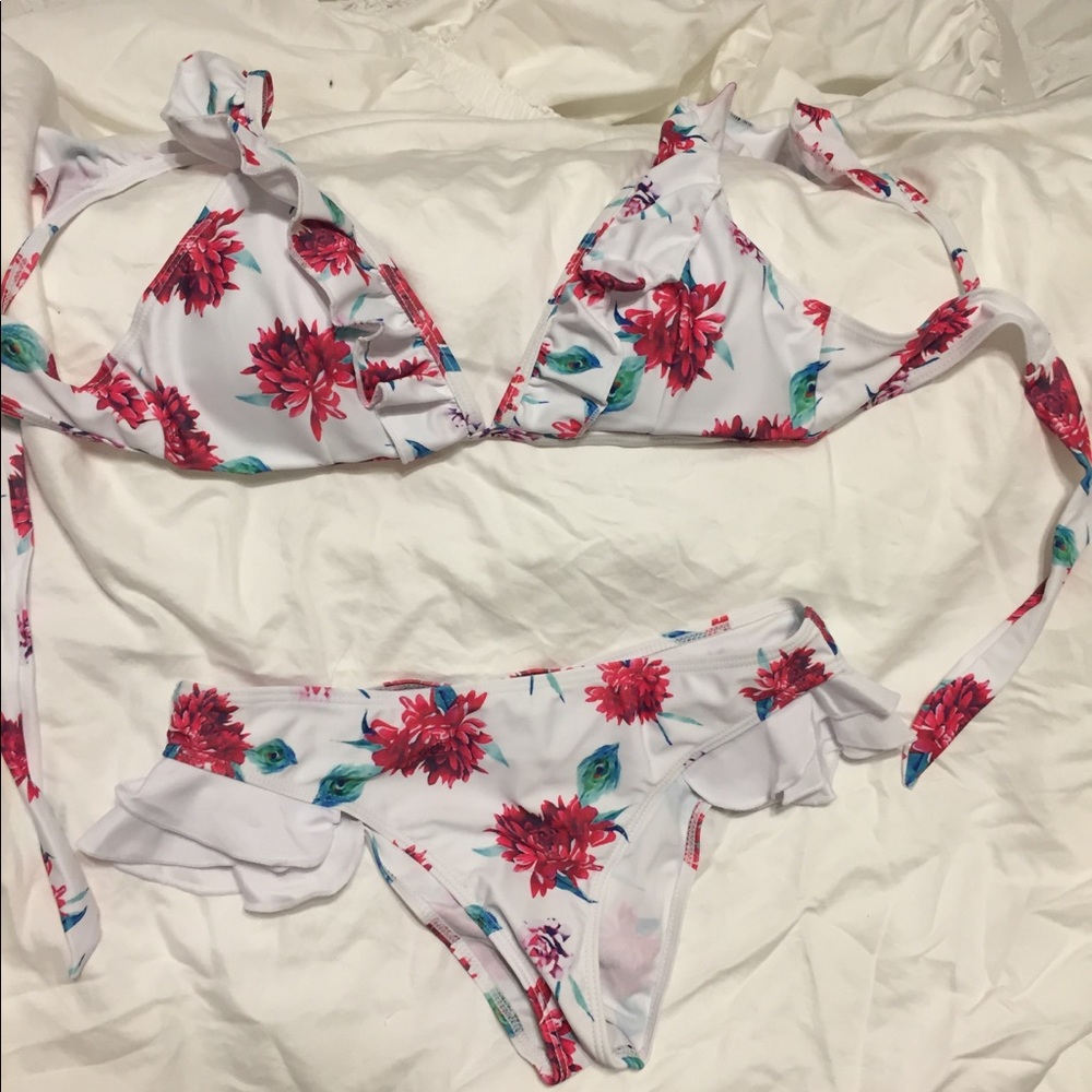 Floral ruffle bikini
